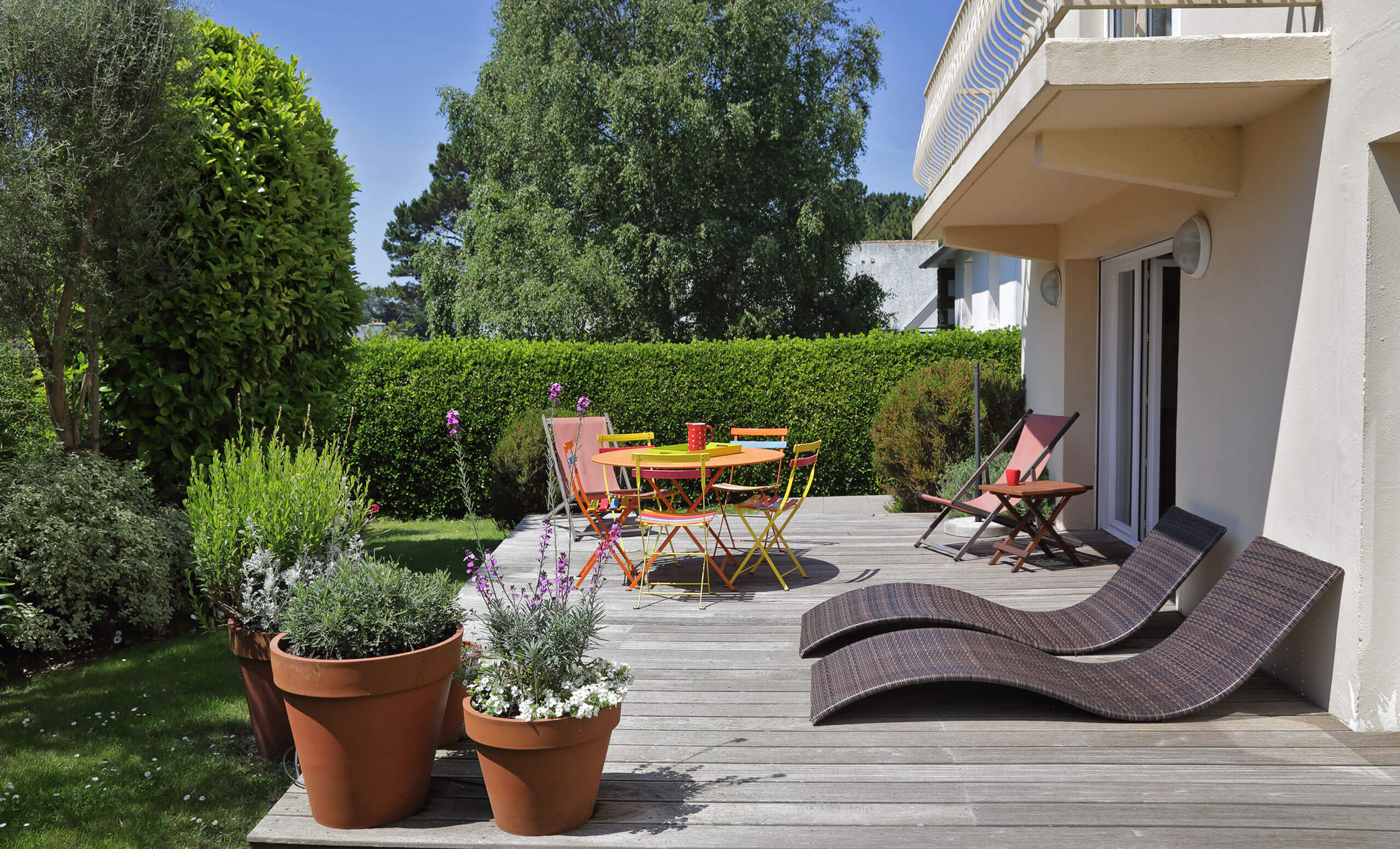 Renueva tu terraza, ático o jardín con flores y plantas